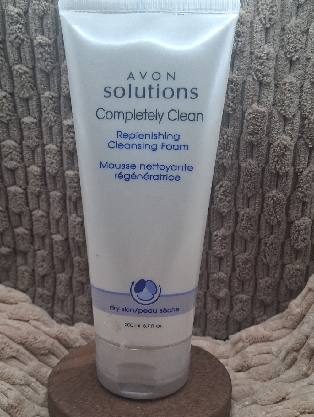 Avon Completely Clean Replenishing Cleansing Foam. 6.7 fl oz